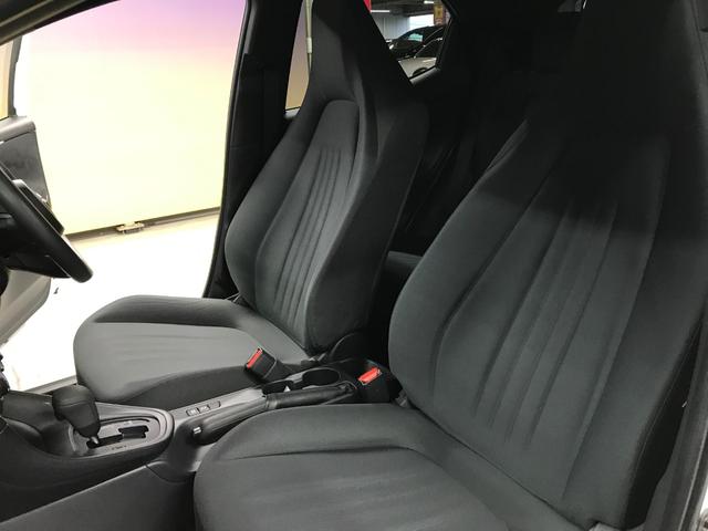 ヤリス X 4WD 社外メモリーナビ BTオーディオ バックカメラ ETC 衝突軽減ブレーキ車線逸脱防止システム 追従クルコン スマートキー オートハイビーム ABS 先行車発進お知らせ機能 USB(16枚目)