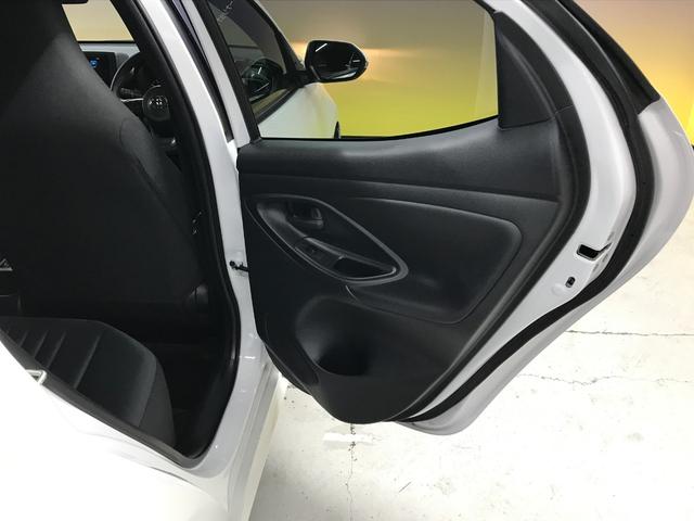 ヤリス X 4WD 社外メモリーナビ BTオーディオ バックカメラ ETC 衝突軽減ブレーキ車線逸脱防止システム 追従クルコン スマートキー オートハイビーム ABS 先行車発進お知らせ機能 USB(40枚目)