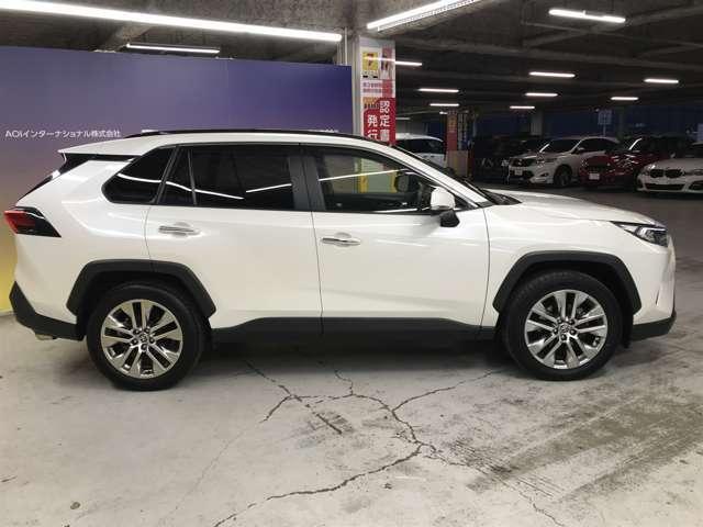 ＲＡＶ４ Ｇ　Ｚパッケージ　４ＷＤ　ワンオーナー車／置き型充電／パノラマサンルーフ／純正ナビ／フルセグＴＶ／カープレイ／ＢＴオーディオ／ＵＳＢ／追従クルコン／ブラインドスポット／衝突軽減／シートヒーター／ステアリングヒーター（7枚目）