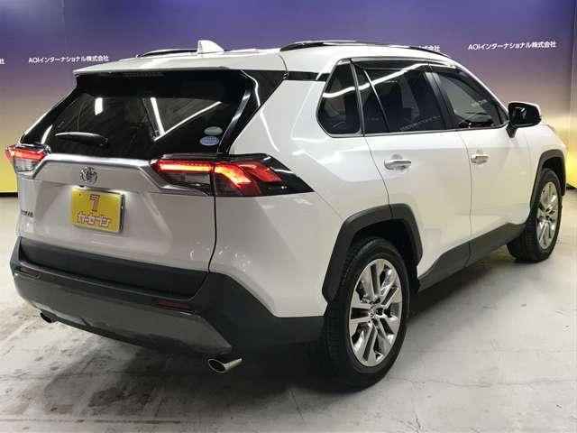 ＲＡＶ４ Ｇ　Ｚパッケージ　４ＷＤ　ワンオーナー車／置き型充電／パノラマサンルーフ／純正ナビ／フルセグＴＶ／カープレイ／ＢＴオーディオ／ＵＳＢ／追従クルコン／ブラインドスポット／衝突軽減／シートヒーター／ステアリングヒーター（11枚目）