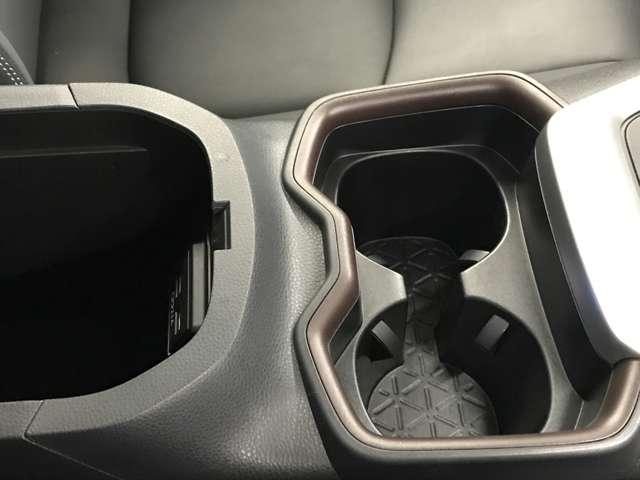 ＲＡＶ４ Ｇ　Ｚパッケージ　４ＷＤ　ワンオーナー車／置き型充電／パノラマサンルーフ／純正ナビ／フルセグＴＶ／カープレイ／ＢＴオーディオ／ＵＳＢ／追従クルコン／ブラインドスポット／衝突軽減／シートヒーター／ステアリングヒーター（28枚目）