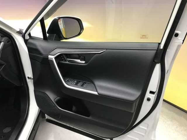 ＲＡＶ４ Ｇ　Ｚパッケージ　４ＷＤ　ワンオーナー車／置き型充電／パノラマサンルーフ／純正ナビ／フルセグＴＶ／カープレイ／ＢＴオーディオ／ＵＳＢ／追従クルコン／ブラインドスポット／衝突軽減／シートヒーター／ステアリングヒーター（44枚目）