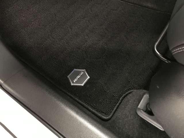 ＲＡＶ４ Ｇ　Ｚパッケージ　４ＷＤ　ワンオーナー車／置き型充電／パノラマサンルーフ／純正ナビ／フルセグＴＶ／カープレイ／ＢＴオーディオ／ＵＳＢ／追従クルコン／ブラインドスポット／衝突軽減／シートヒーター／ステアリングヒーター（45枚目）