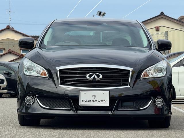 フーガ ３７０ＶＩＰ　エアロフォルムバンパー　タナベ車高調　２０インチＡＷ　ＨＤＤナビ　フルセグＴＶ　ＢＴ接続　バックカメラ　シートヒーター・ベンチレーション　セーフティシールドＰＫＧ　追従クルコン　ドラレコ　買取直販車（3枚目）