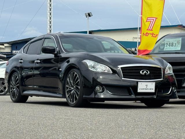 フーガ ３７０ＶＩＰ　エアロフォルムバンパー　タナベ車高調　２０インチＡＷ　ＨＤＤナビ　フルセグＴＶ　ＢＴ接続　バックカメラ　シートヒーター・ベンチレーション　セーフティシールドＰＫＧ　追従クルコン　ドラレコ　買取直販車（4枚目）
