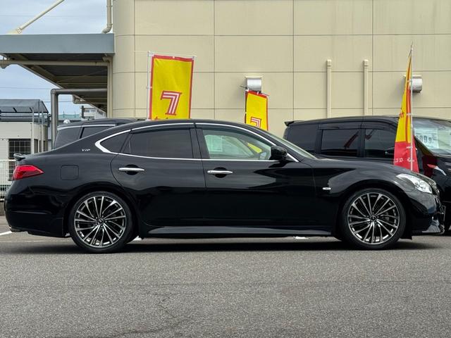 フーガ ３７０ＶＩＰ　エアロフォルムバンパー　タナベ車高調　２０インチＡＷ　ＨＤＤナビ　フルセグＴＶ　ＢＴ接続　バックカメラ　シートヒーター・ベンチレーション　セーフティシールドＰＫＧ　追従クルコン　ドラレコ　買取直販車（5枚目）