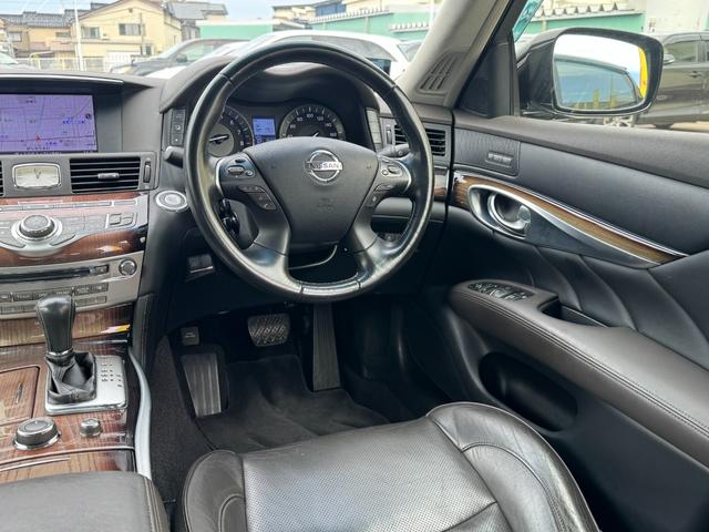 フーガ ３７０ＶＩＰ　エアロフォルムバンパー　タナベ車高調　２０インチＡＷ　ＨＤＤナビ　フルセグＴＶ　ＢＴ接続　バックカメラ　シートヒーター・ベンチレーション　セーフティシールドＰＫＧ　追従クルコン　ドラレコ　買取直販車（13枚目）