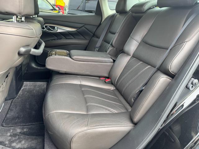 フーガ ３７０ＶＩＰ　エアロフォルムバンパー　タナベ車高調　２０インチＡＷ　ＨＤＤナビ　フルセグＴＶ　ＢＴ接続　バックカメラ　シートヒーター・ベンチレーション　セーフティシールドＰＫＧ　追従クルコン　ドラレコ　買取直販車（29枚目）
