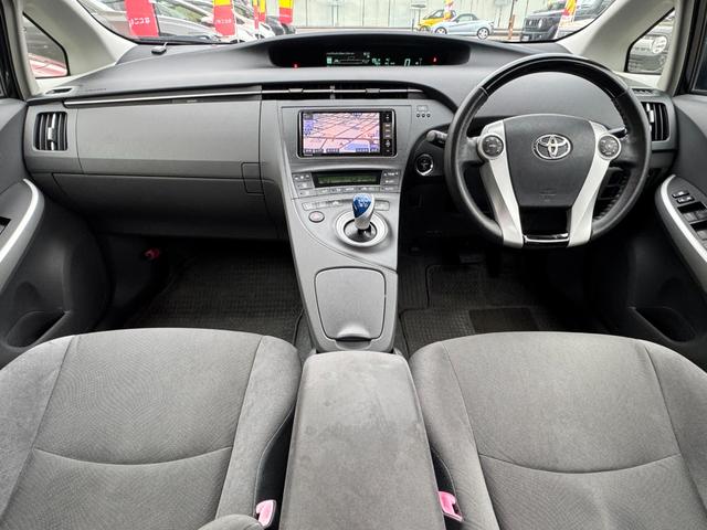 プリウス Ｓ　ナビ　フルセグＴＶ　ＢＴオーディオ　スマートキー　オートライト　ステアリングスイッチ　純正１５インチＡＷ（2枚目）