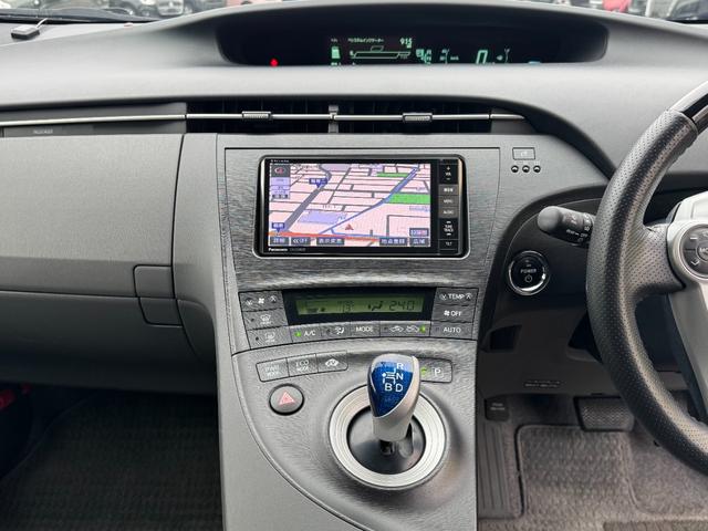 プリウス Ｓ　ナビ　フルセグＴＶ　ＢＴオーディオ　スマートキー　オートライト　ステアリングスイッチ　純正１５インチＡＷ（18枚目）