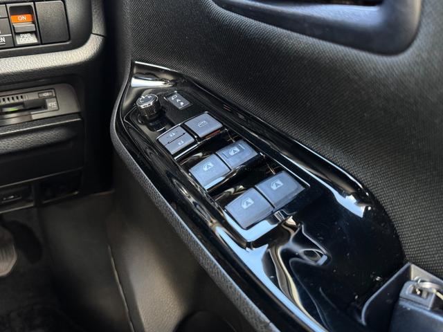 ヴォクシー ZS 社外9インチメモリーナビフルセグTV フリップダウンモニター 片側パワスラ LEDオートライト ドライブレコーダー バックカメラ ETC(26枚目)