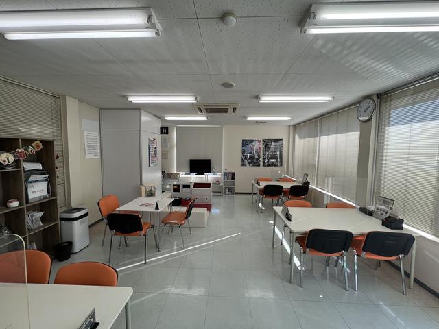 甲斐日産 中古車 上今井店(3枚目)