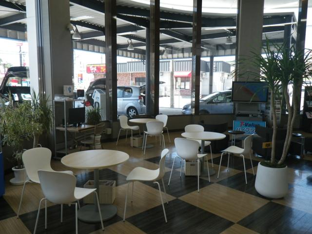 沖縄トヨタ自動車（株）　トヨタウン登川店