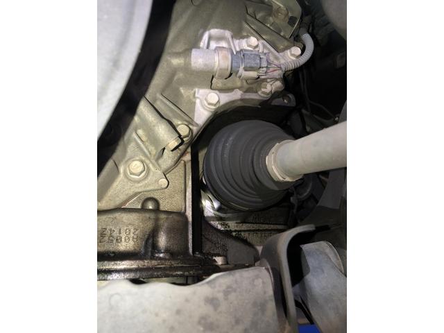 フロント左サイドフランジ（オイルシール）交換