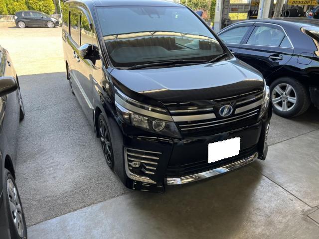 トヨタ　ヴォクシー　フロントバンパー修理