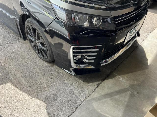 トヨタ　ヴォクシー　フロントバンパー修理