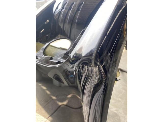 トヨタ　ヴォクシー　フロントバンパー修理