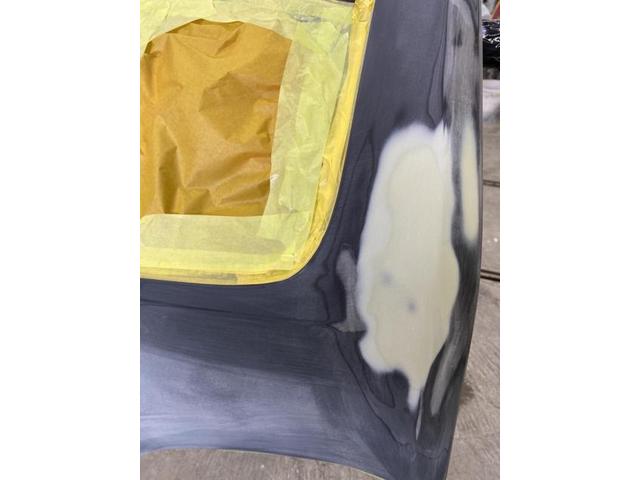 トヨタ　ヴォクシー　フロントバンパー修理