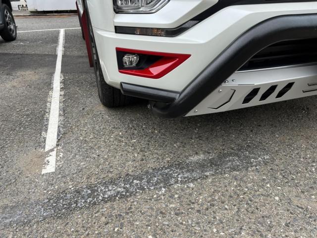 三菱 デリカD:5 CV1W フォグランプガーニッシュ加修塗装|グー 三菱 デリカD:5 CV1W フォグランプガーニッシュ加修塗装|グー