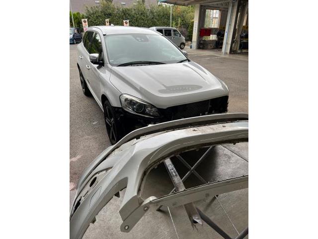 VOLVO XC60 フロントバンパー修理