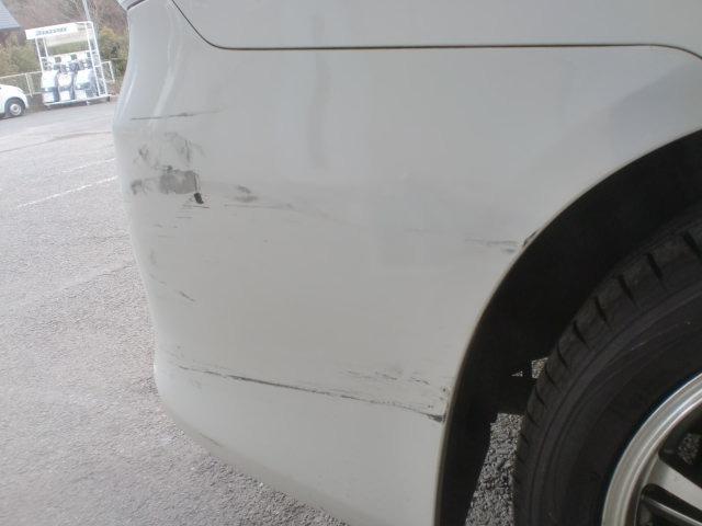 トヨタ・ノア　リアバンパー交換