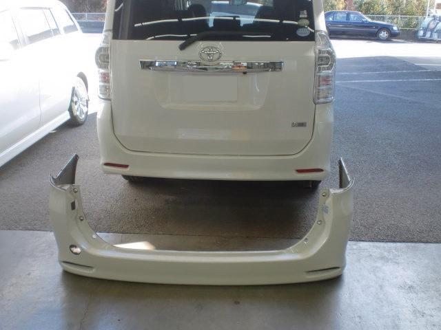 トヨタ・ノア　リアバンパー交換