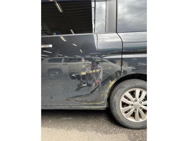 日産　セレナ　キズ磨き　タッチペン補修