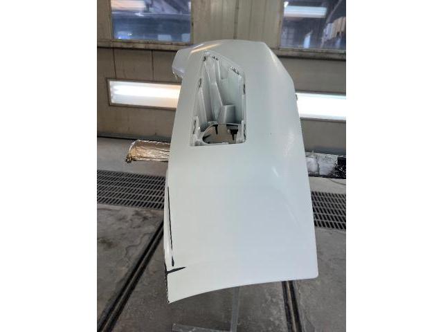 三菱　デリカD：5 フロントバンパー修理