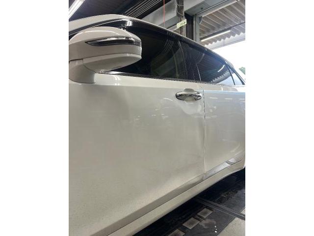 【印西　我孫子　成田　白井　鎌ヶ谷　八千代　栄町　の点検・整備はオートランナーへ！】　トヨタ　クラウンハイブリッド　フロントドア交換　板金・外装補修