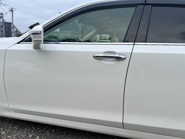 【印西　我孫子　成田　白井　鎌ヶ谷　八千代　栄町　の点検・整備はオートランナーへ！】　トヨタ　クラウンハイブリッド　フロントドア交換　板金・外装補修