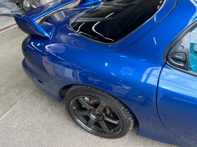 【印西　我孫子　成田　白井　鎌ヶ谷　八千代　栄町　の点検・整備はオートランナーへ！】マツダ　ＲＸ－７　クォーターパネル塗膜剥がれ補修　板金・外装補修