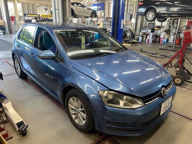 【印西　我孫子　成田　白井　鎌ヶ谷　八千代　栄町　の点検・整備はオートランナーへ！】フォルクスワーゲン　フロントバンパー+フロントフェンダー修理　ゴルフ　板金・外装補修