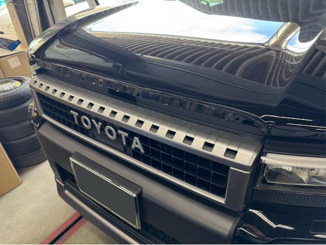 トヨタ　ランドクルーザー　バックドア及びフードガーニッシュ取付【印西　我孫子　成田　白井　鎌ヶ谷　八千代　栄町　の点検・整備はオートランナーへ！】
