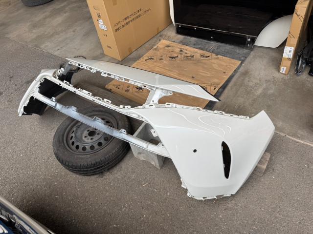 トヨタ　ハリアー　フロントバンパー交換【印西　我孫子　成田　白井　鎌ヶ谷　八千代　栄町　の点検・整備はオートランナーへ！】
