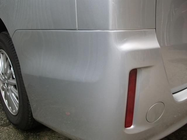 トヨタ　ノア　リアバンパー割れキズ修理塗装　コーナーバンパー交換