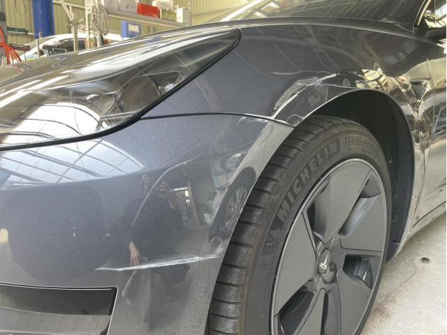 テスラ　モデル３　へこみ修理　│池田市　車検　鈑金