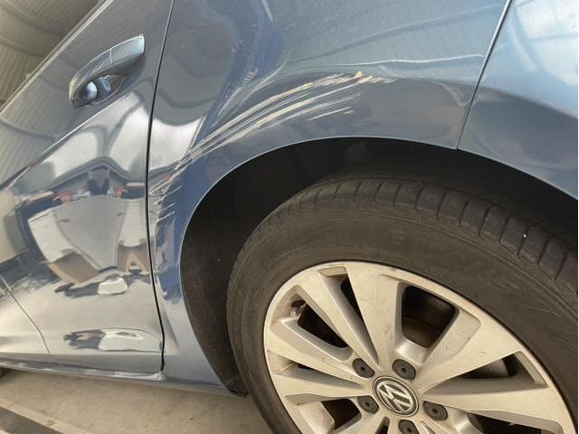 フォルクスワーゲン　ゴルフ　キズ・へこみ直し　│池田市　車検　鈑金