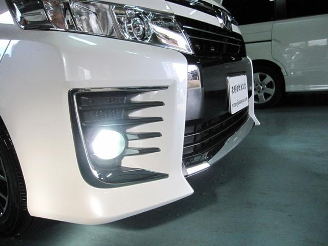 トヨタ　ヴォクシーZS LEDフォグランプ球取付