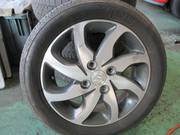 道路と接する車の足！