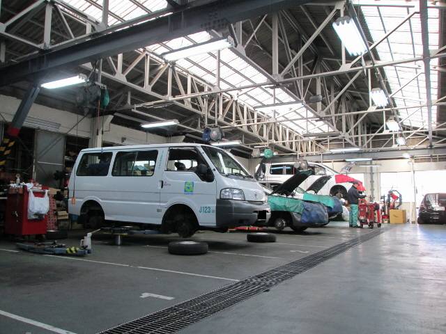 国産輸入車・年式等を問わず整備いたします