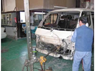 フレーム修正機で大きな修理も安心！