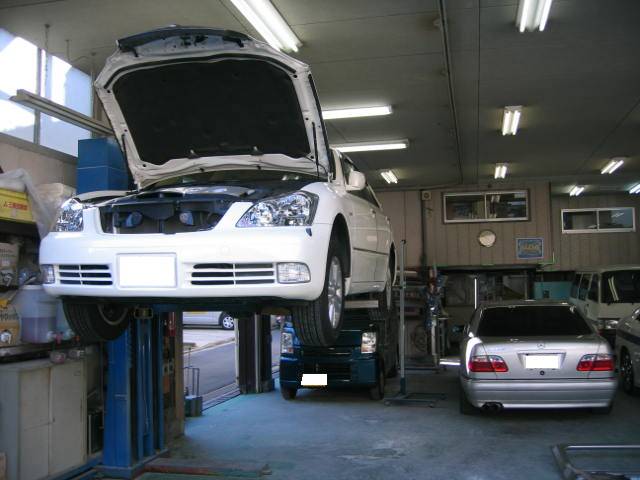 当店ＰＩＴです。１台１台丁寧に作業します！