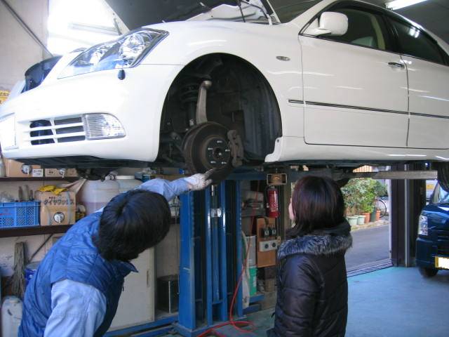 お客様と整備箇所の確認！わかりやすくご説明いたします。