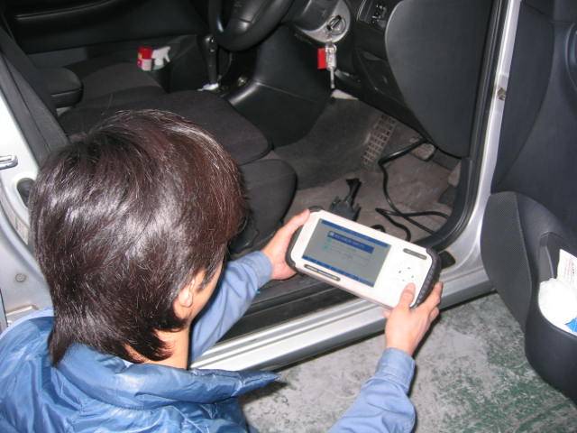 コンピュータ診断機でお車の異常もすぐに診断！