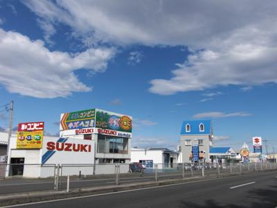 ４号バイパス下り車線側にあります。