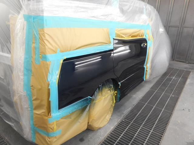 トヨタ　ヴォクシー　右リヤドアとクォーターパネル板金塗装　三郷市　葛飾区　東京　