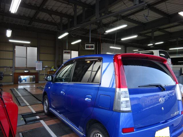 車検検査ラインを完備しています。自社内で自動車検査が可能です。