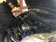 女性の方・お車に詳しくない方でも安心！！プロの整備士がお客様に解り易く丁寧にご説明させて頂きます。