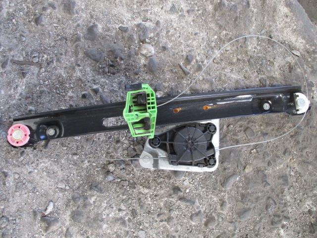 BMW 320 E90 PG20 パワーウインドウレギュレーター交換
輸入車 点検 交換 故障 横浜市 鶴見区 福祉車両修理・整備 電装系修理