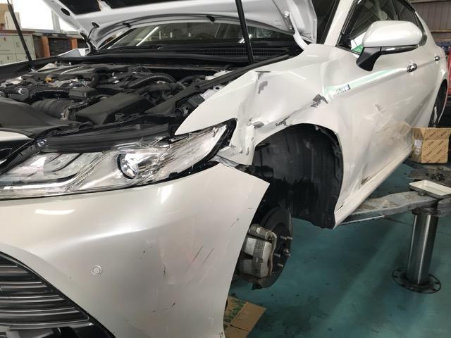 カムリ板金修理入庫　【徳島　鳴門で車検・修理なら当店にお任せ下さい】